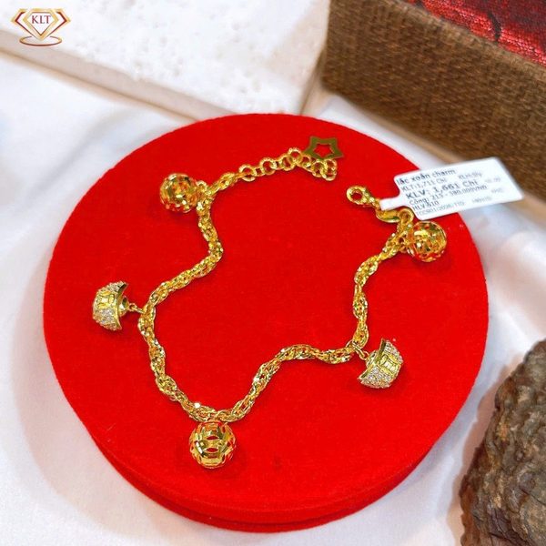 Lắc Xoắn Charm